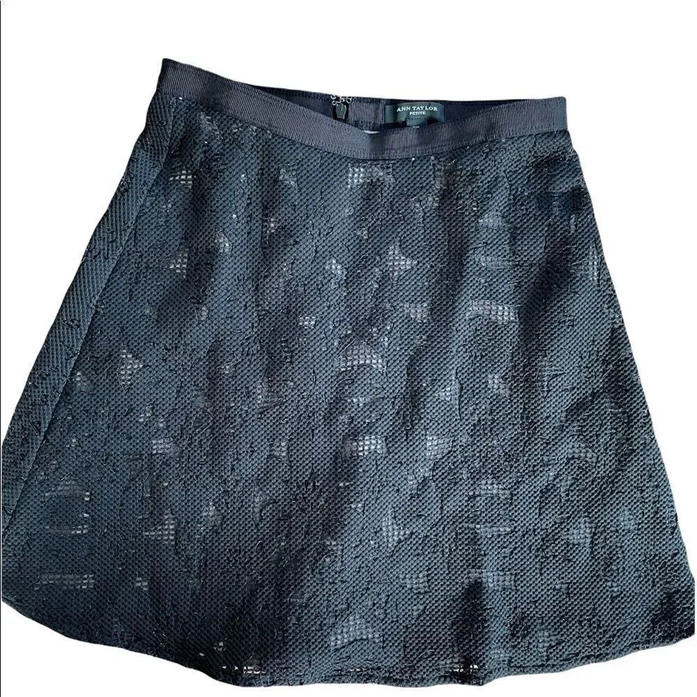 Ann Taylor petite black lace lined skirt, size 0 P